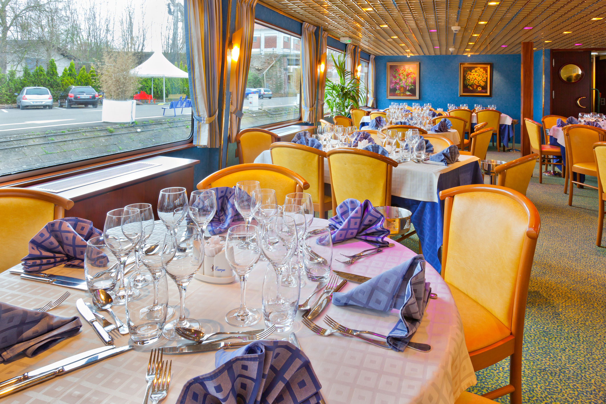CroisiEurope MS La Boheme Restaurant 2.jpg